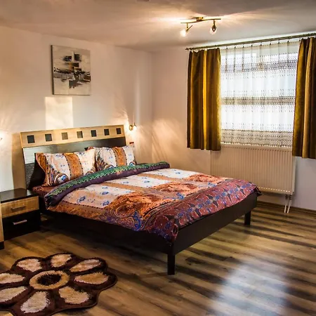Pensiunea Silvanka Bed & Breakfast *